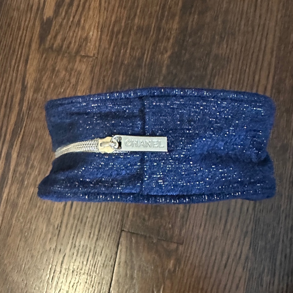 CHANEL Midnight Blue makeup bag - Picture 4 of 4